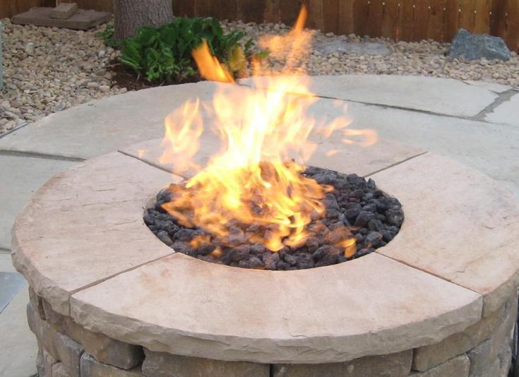 Burning round fire pit