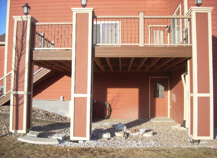 Deck with framed pillars